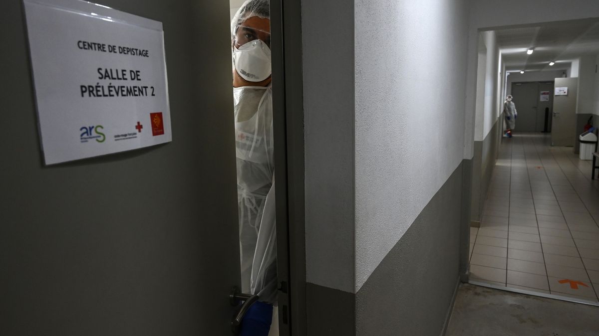 WHO varuje: Pokud se vlády nepoučí, přijde třetí vlna pandemie